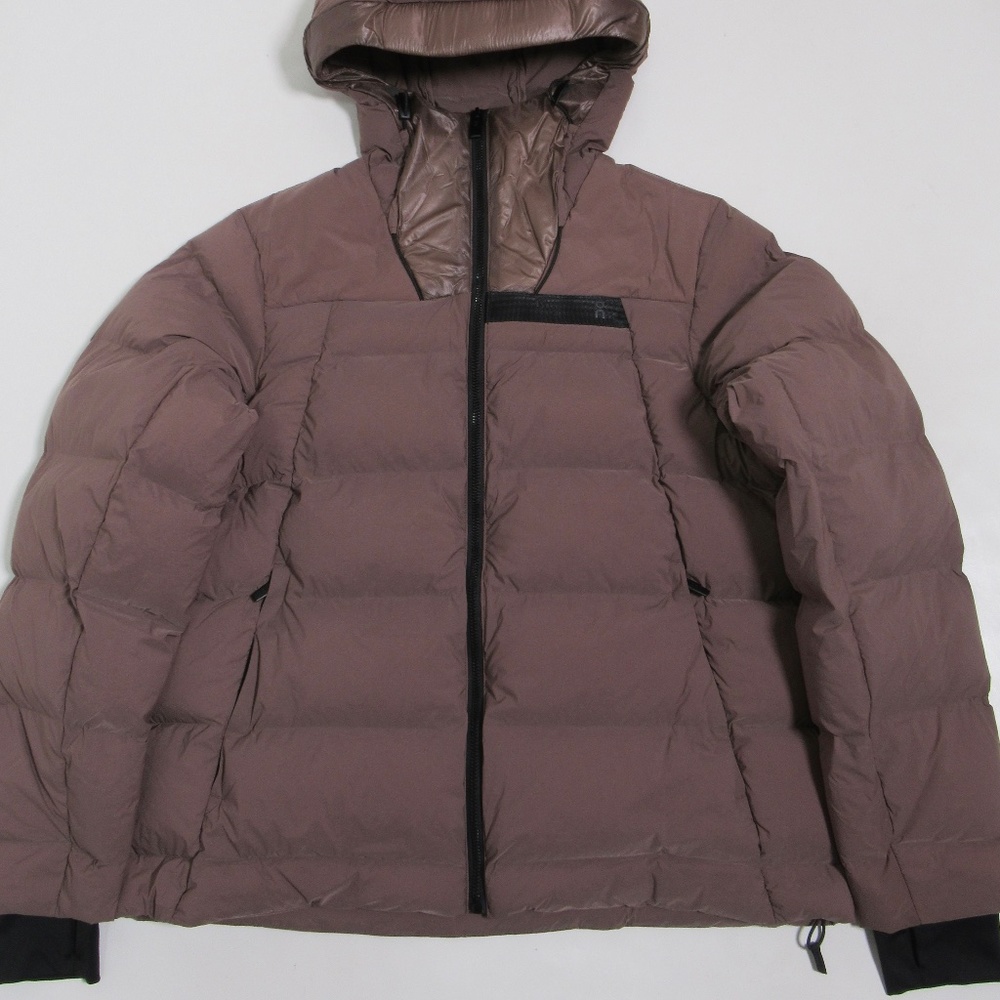 On Women's Challenger Jacket Grape 1WD30100434 Size M